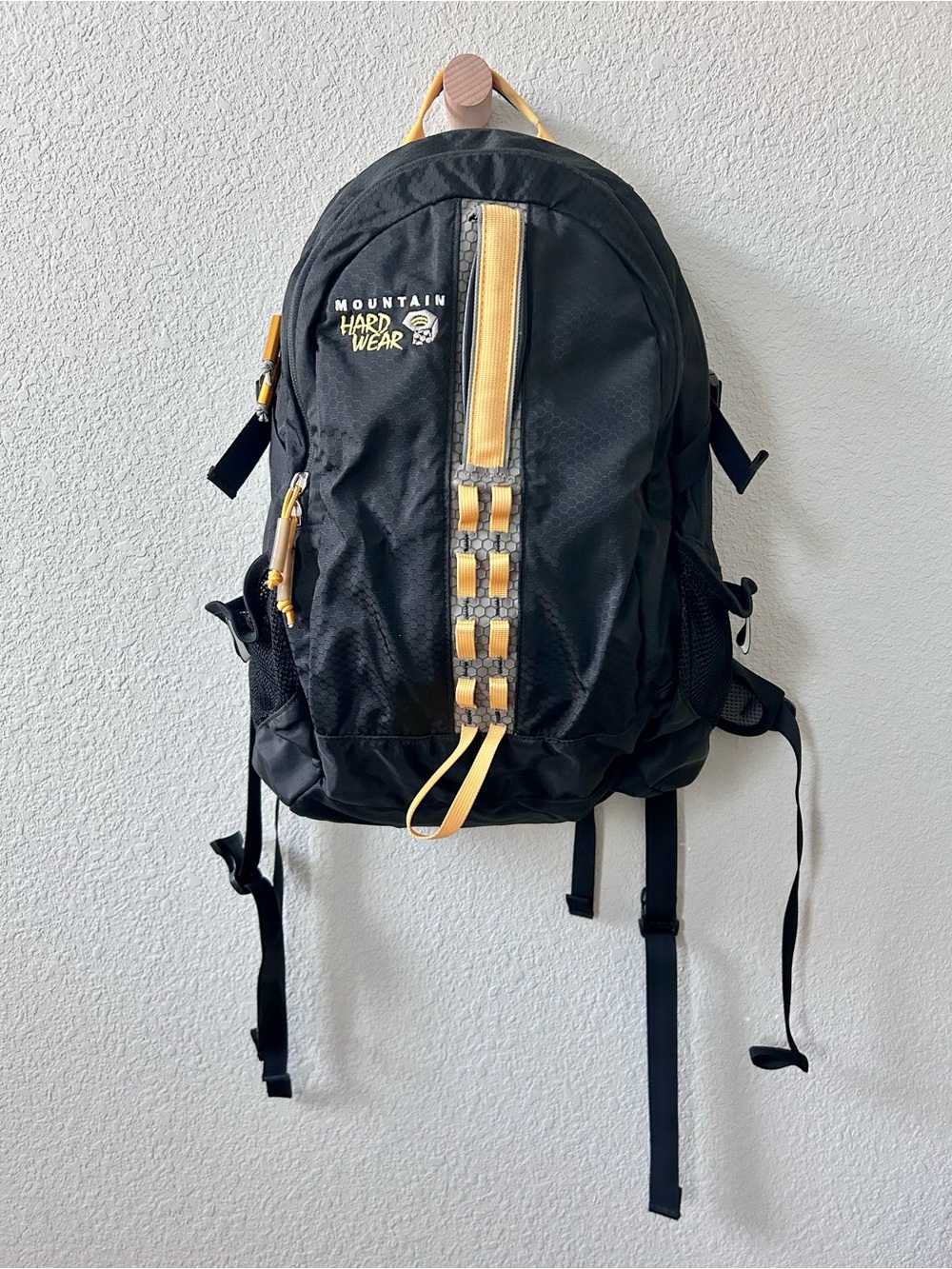 Vintage Mountain Hardwear Black & Yellow Lander Bag Pack y2k 2000's